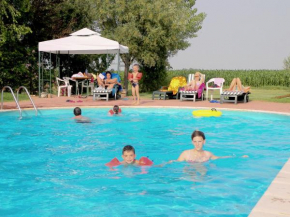  Cozy Farmhouse in Veneto with Shared Pool  Понтеккио Полезине